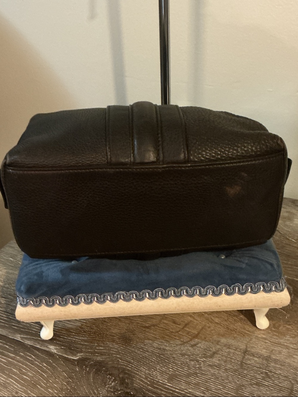 Authentic Gucci Dark Brown Pebbled Leather Toiletry Dopp Kit 9x3.5x4 GUC - Picture 4 of 8